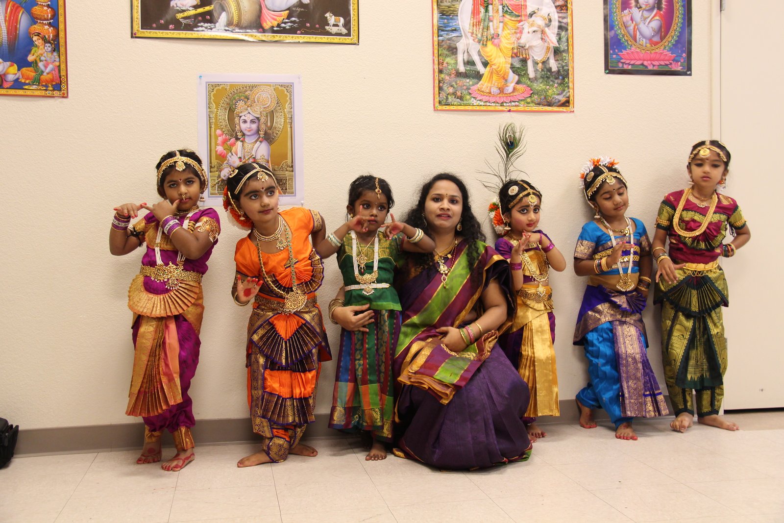 Bharatanatyam performance - traditional costumes